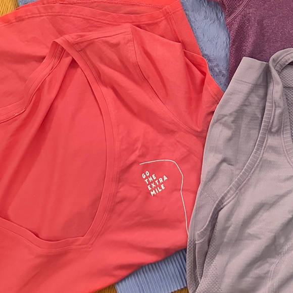 Lululemon Love Tee V--Avalon Graphic (6) - Picture 11 of 15